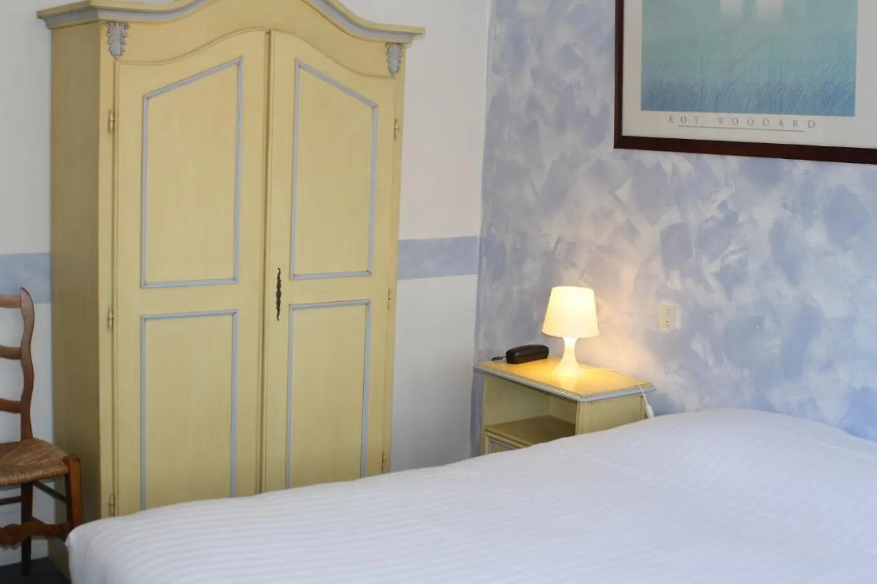 Logis Hotel du Midi Salon-de-Provence 2*,